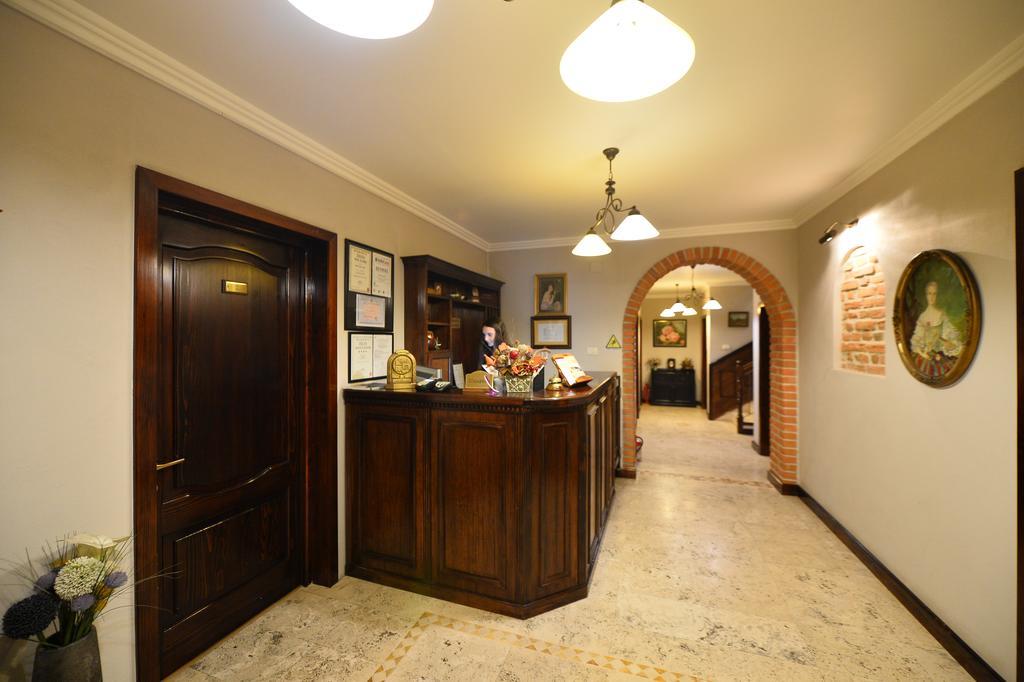 Pensiunea Antique Târgu Jiu Extérieur photo